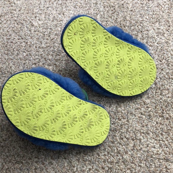 UGG Blue Fuzzy Toddler Slipper - Picture 4 of 4
